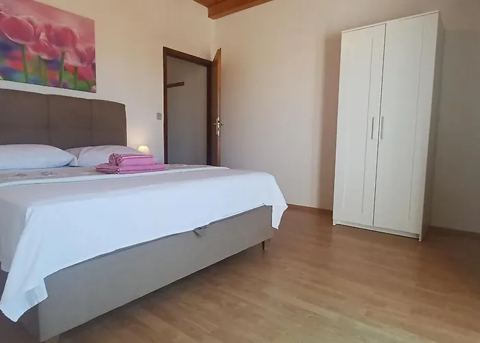 & Mila Apartman Banjol